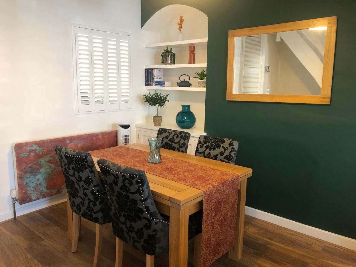 Homely Victorian Terraced Town House With Parking. Taunton Eksteriør billede